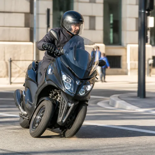 Image générée par intelligence artificielle Scooter trois-roues d'occasion : le guide pour bien choisir — illustration générée par IA